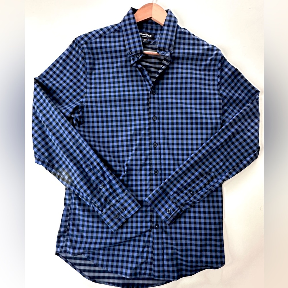 (4) Men’s Express Performance Button Up - Picture 2 of 16